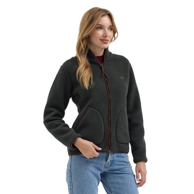 Žena v bundě sherpa khaki s merino vlnou – pohled z boku 