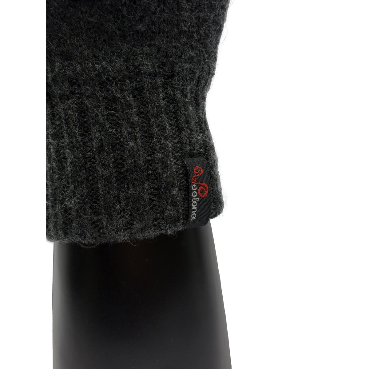 Antracitové unisex merino palčáky zblízka 